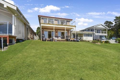 Bluewater at Mannering Park in Mannering Park