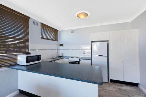 Golden Sands Apartment 10 - Central Coast