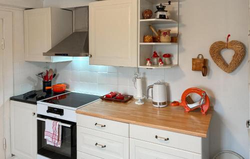 Kitchen, 2 Bedroom Nice Home In Gedser in Skelby