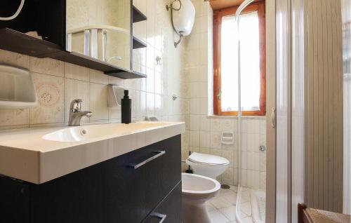 浴室, 3 Bedroom Beautiful Home In Sessa Cilento in 塞薩奇倫托