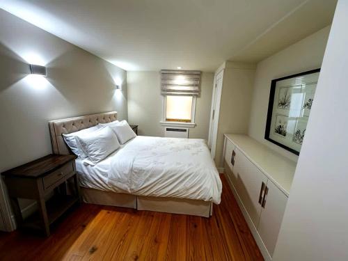 Stylish London Flat with Private Patio - image 8