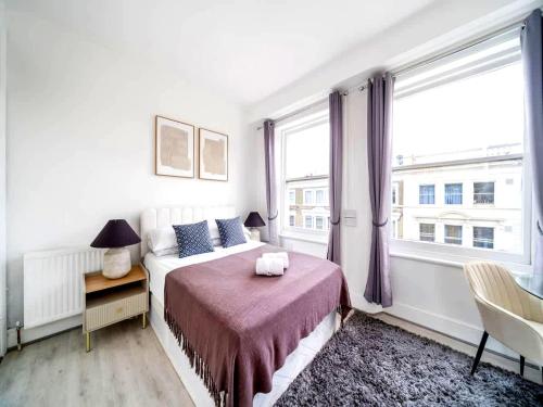 West Kensington Modern Couple Retreat - image 2