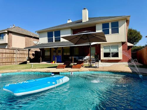 Massive 6BR Home Near Denton, UNT & Lake Fun! – khách sạn tại Denton