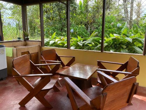 Casas de Campo Las Pavitas Cottages "Red Frog" in Puntarenas