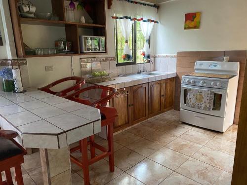 Casas de Campo Las Pavitas Cottages "Red Frog" in Puntarenas