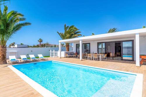 Villa Casa Luna by Villa Plus
