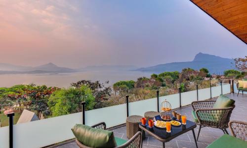 Balkons/terase, SaffronStays Shambhala Bodhi - 3-BR villa overlooking Pawna Lake with private pool, jacuzzi, and lou in Ambegaon