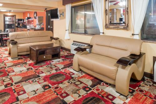 Lobby, Super 8 By Wyndham Jacksonville in Jacksonville (IL)