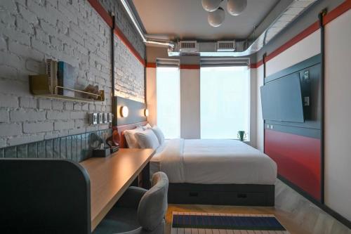 room detail thumbnail 1