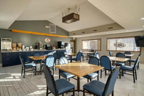 Food and beverages, Super 8 By Wyndham Hot Springs in Hot Springs (SD)
