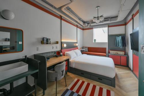 room detail thumbnail 1