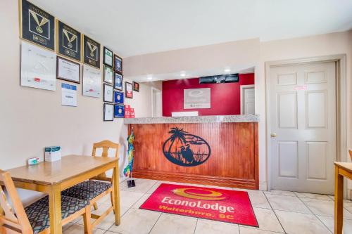 Econo Lodge Walterboro - image 19