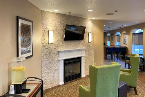 Comfort Inn DeKalb - Adjacent the University - image 42