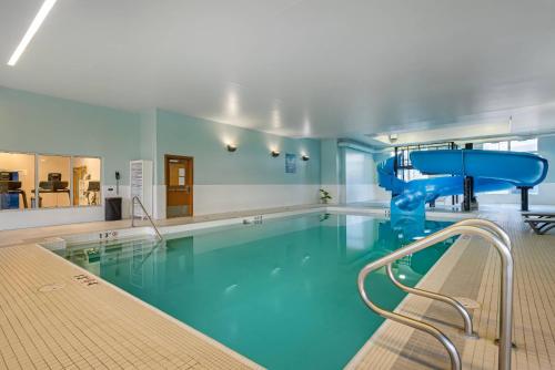Bazen, Radisson Hotel & Conference Centre Calgary Airport in Calgary (AB)