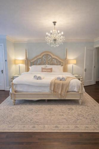 The Willow Suites B&B – khách sạn tại Oakridge