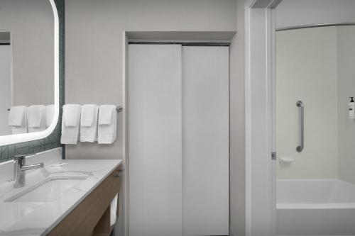 2 bedrooms, 4 beds