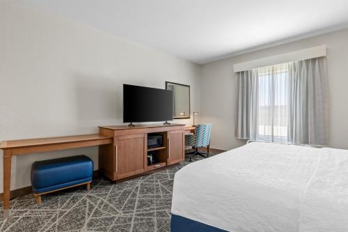 Hampton Inn & Suites Claremore - image 26