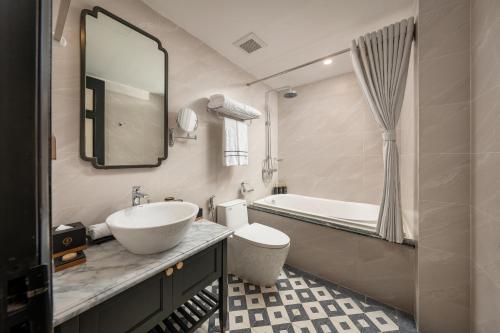 room detail thumbnail 2