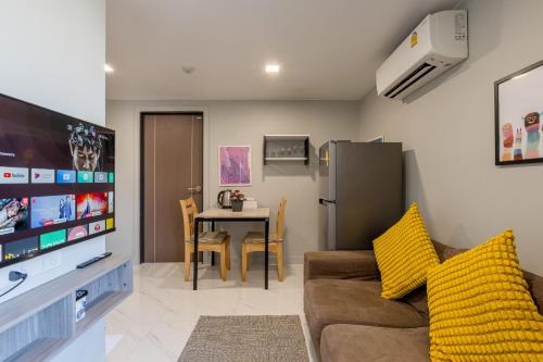 room detail thumbnail 1