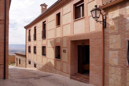 Ieeja, Casas de Valois in Hita