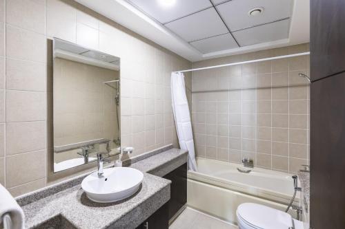 Prime Marina Access - Spacious Living - Modern Interior - image 10