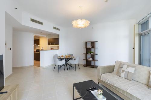Prime Marina Access - Spacious Living - Modern Interior - image 2