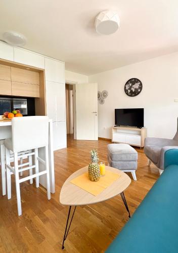 Four Views By The Sea Apartments