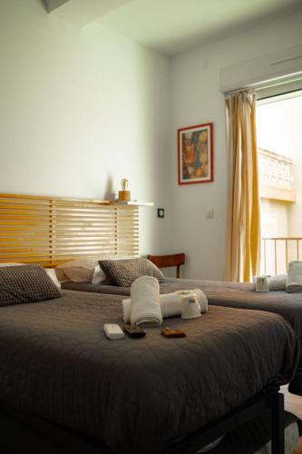 2 twin beds