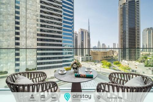 Airstay - Sleek Studio - Burj Khalifa & Pool Views - Monthly Offer Available, Dubaj