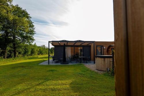 3 bedrooms, 5 beds