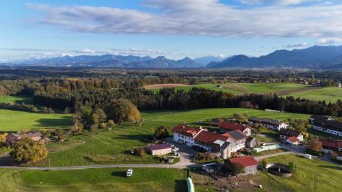 Exterior view, Holzfass Entspannung pur mit schonstem Bergblick 3 in Bad Aibling