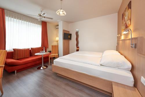 1 queen bed