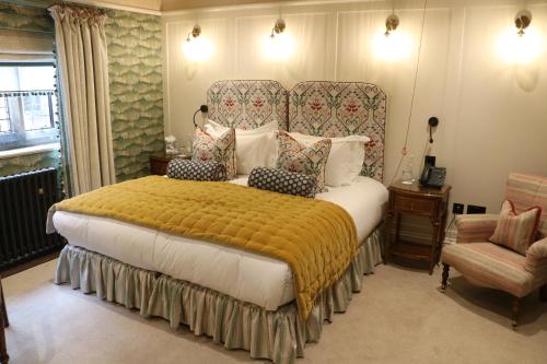 Hever Castle Luxury Bed and Breakfast - Tap to explore photos
