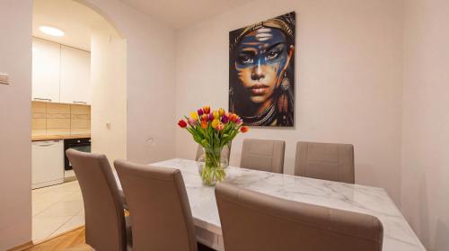 GRAND 3-Bedroom Apartment - image 4