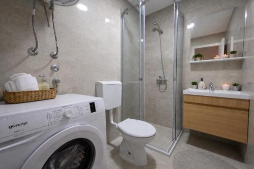 GRAND 3-Bedroom Apartment - image 2