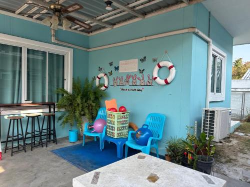 Baanpeanutsvilla Huahin near Baan Sillapin Artists Village