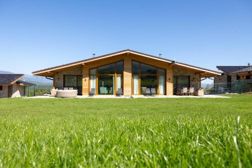Villa Sofayla near the Pirin Golf Resort – khách sạn tại Betolovoto