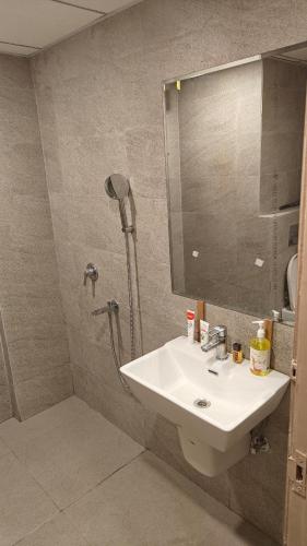 Romaer's Room - image 4