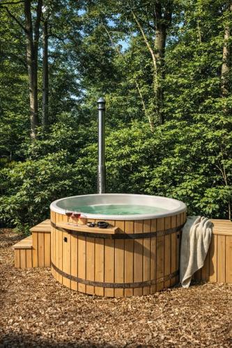  Retro Chic Wellness met hottub & sauna in Ewijk