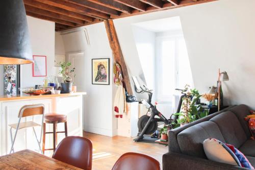 Charming 66 sqm attic flat Paris - image 2