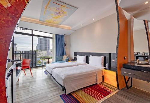 room detail thumbnail 1