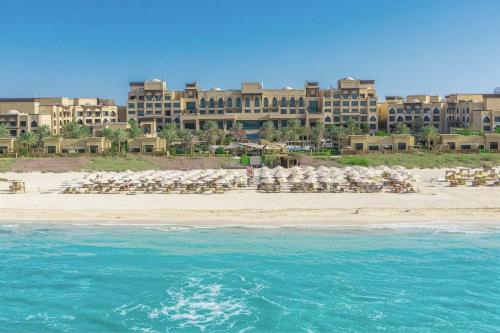 Saadiyat Rotana Resort & Villas – khách sạn tại Đảo Saadiyat