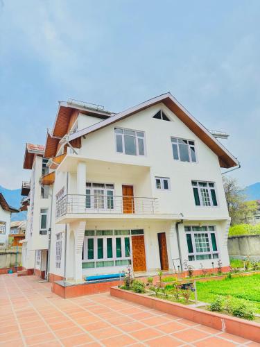 nexes inn resort in Srinagar
