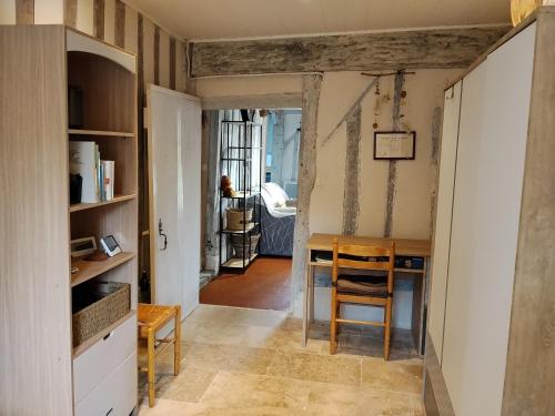 Maison landaise typique sur grand airial in Lencouacq