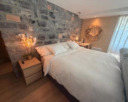 ROMANTIC SUlTE WITH ITS OWN SPA AND OPEN VIEW TO LUGANO in Cademario, Schweiz