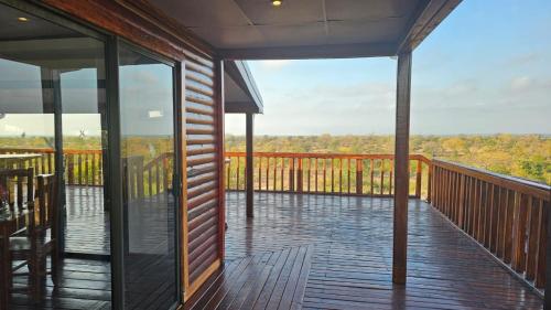 Varanda/terraço, The Zebra Hilltop Lodge in Matopos