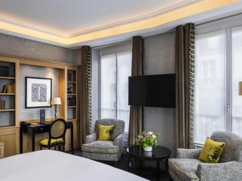 room detail thumbnail 1