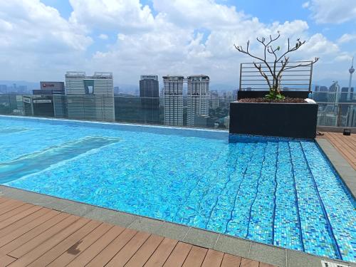 Sky Pool Suites KL Sentral 4 pax Kuala Lumpur 118 - image 12