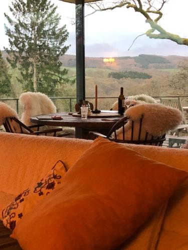 Slow Refuge in Mormont