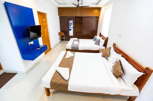 Starlight Hotels DLF Trade Center Miot chennai in Chennai